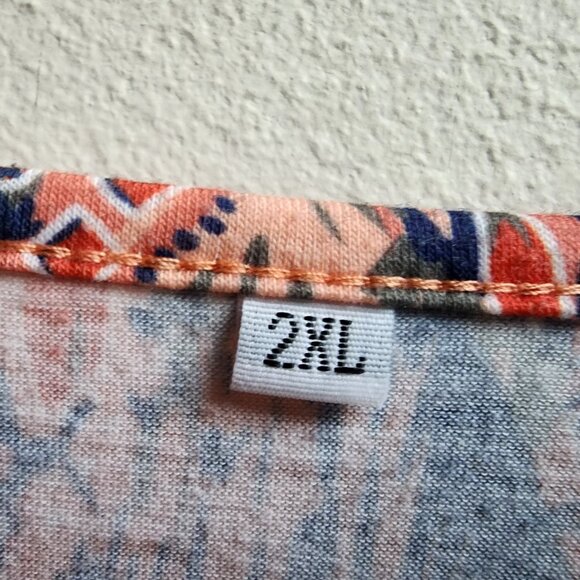 Amazon Aztec Zig-Zag Style V-Neck Shortsleeve Jersey Size 2XL - Picture 7 of 14